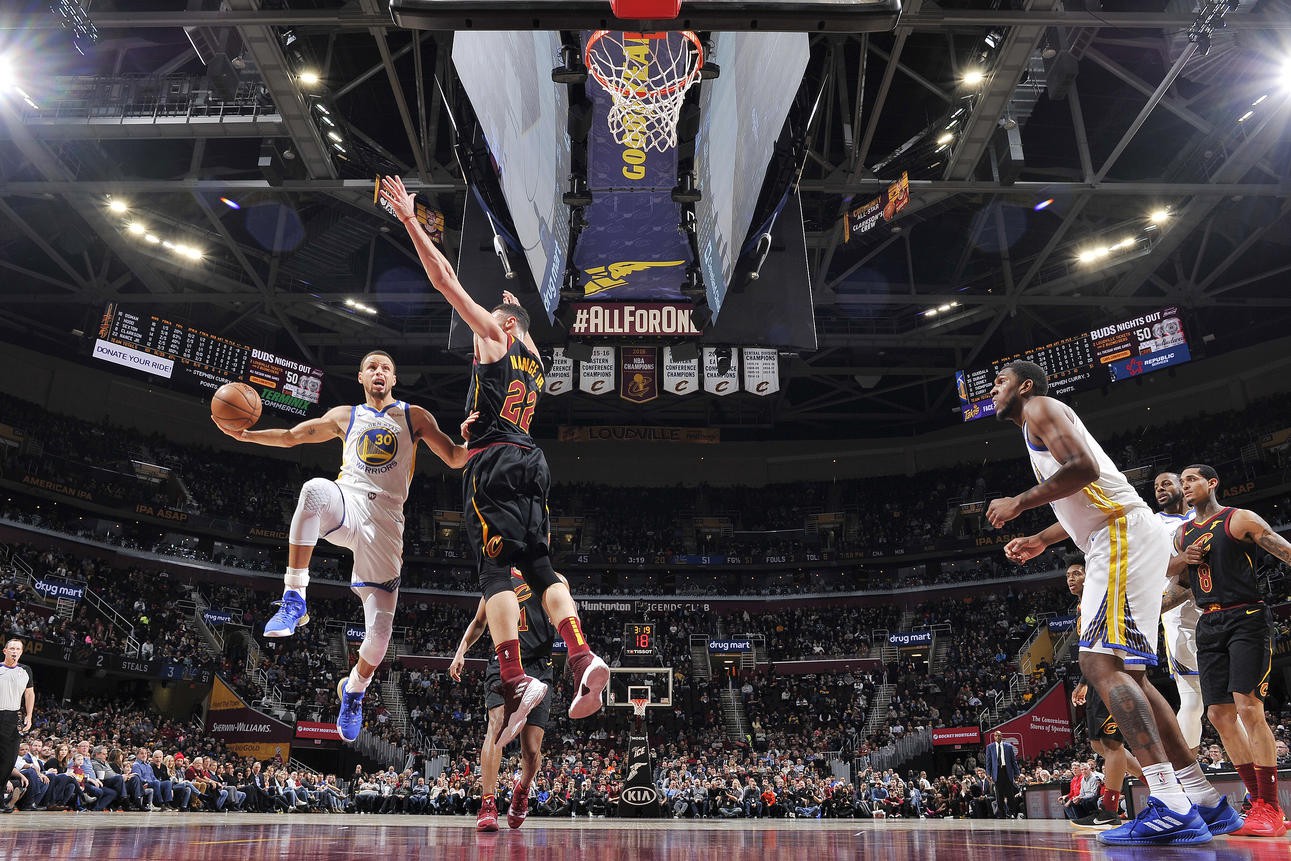 Tái hiện chung kết NBA phiên bản lỗi, Stephen Curry hủy diệt Cleveland Cavaliers với 9 quả 3 điểm - Ảnh 2.