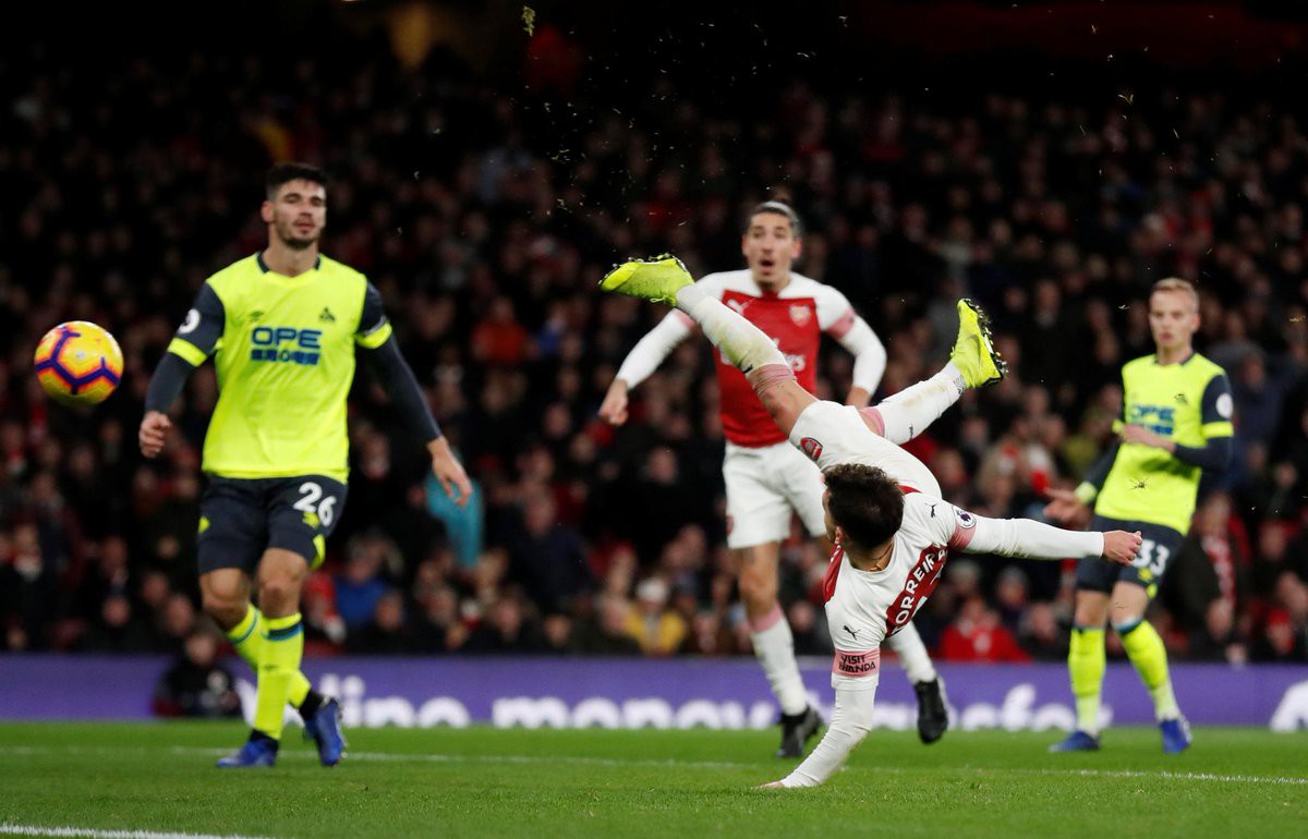 Video kết quả vòng 16 Ngoại hạng Anh 2018/19: Arsenal - Huddersfield - Ảnh 1.