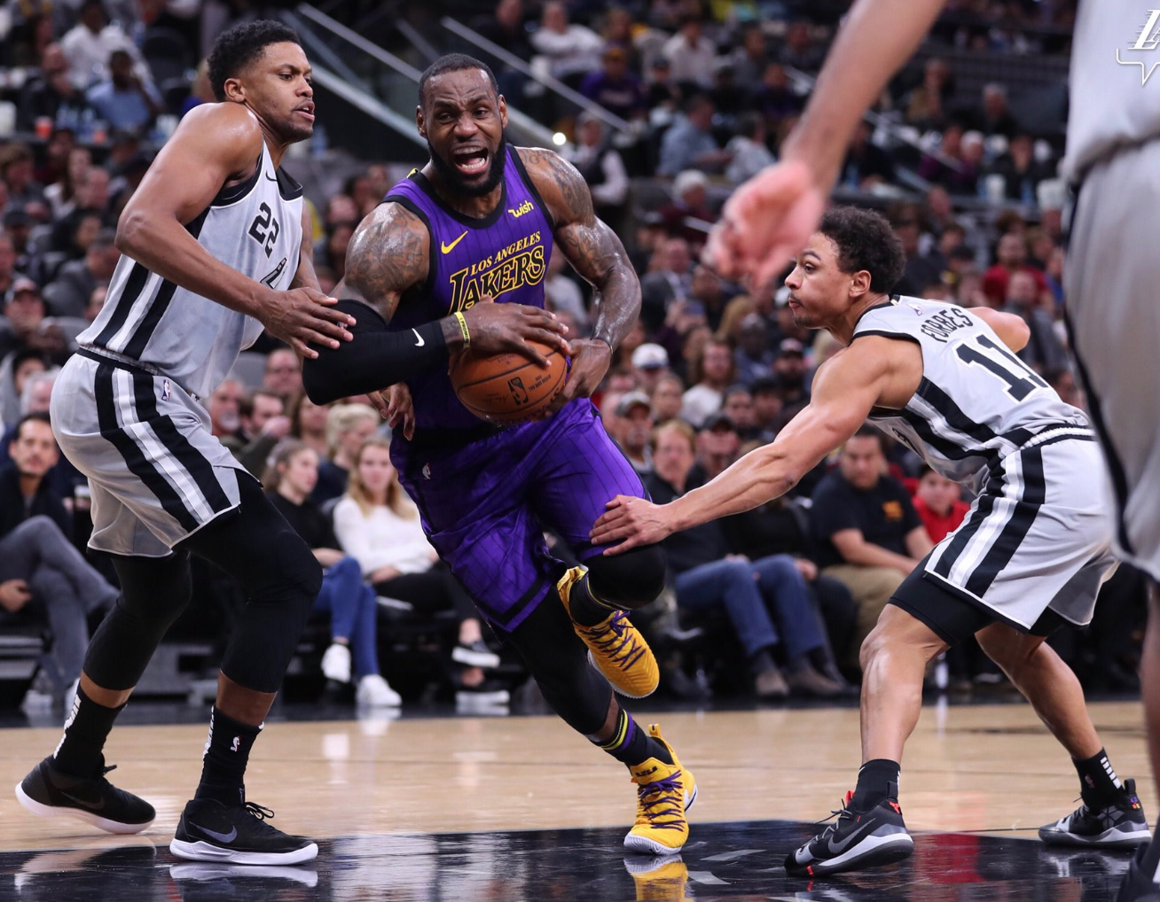 DeMar DeRozan dẫn San Antonio Spurs đến màn trả thù ngọt ngào trước Los Angeles Lakers - Ảnh 1.