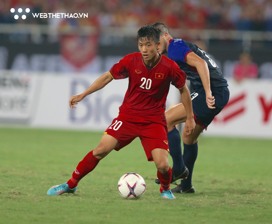 Phan Văn Đức thăng hoa tại AFF Cup 2018 nhờ... đôi giày lỗi mốt!  - Ảnh 3.