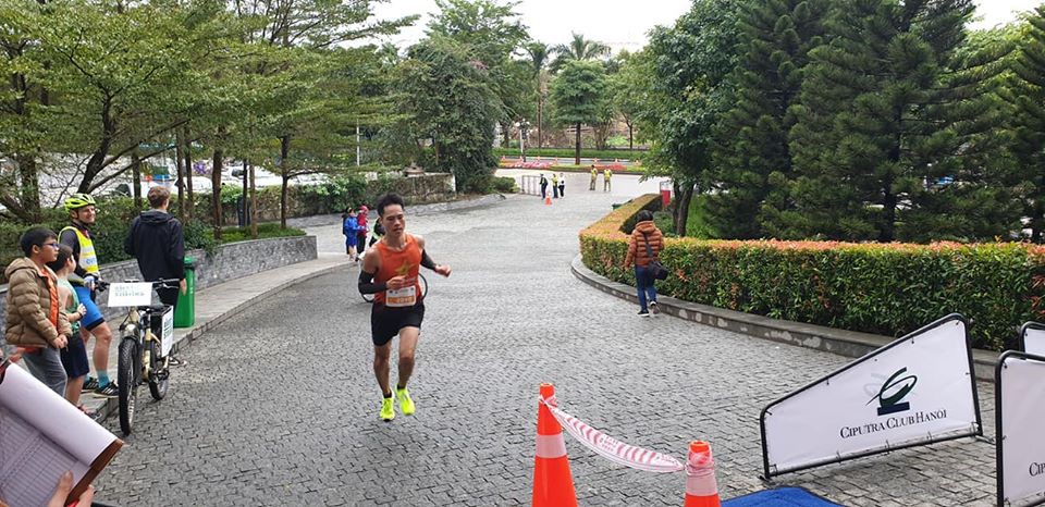 Nguyễn Tiến Hùng vượt Cao Ngọc Hà lập kỷ lục giải Hanoi Half Marathon siêu ấn tượng - Ảnh 5.