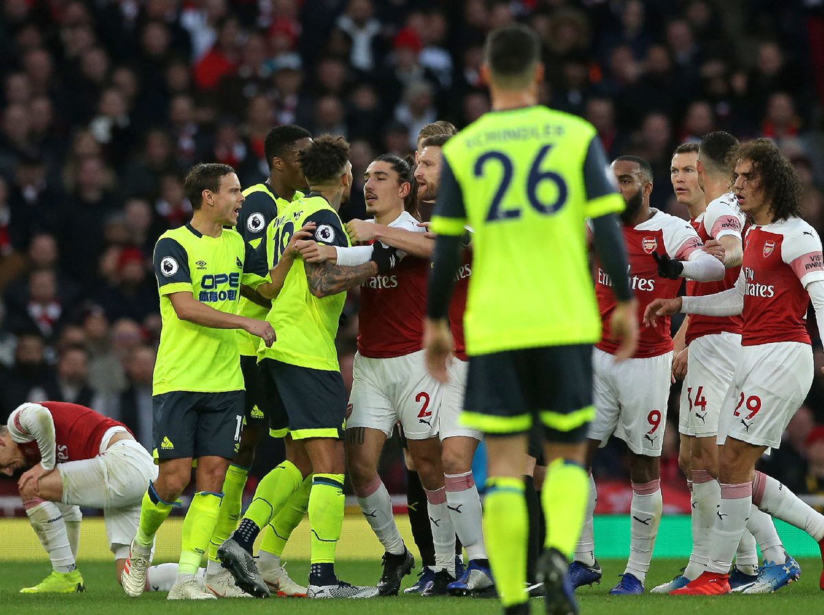 Unai Emery giải quyết cuộc khủng hoảng vị trí trung vệ cho Arsenal ở trận tới thế nào? - Ảnh 1.