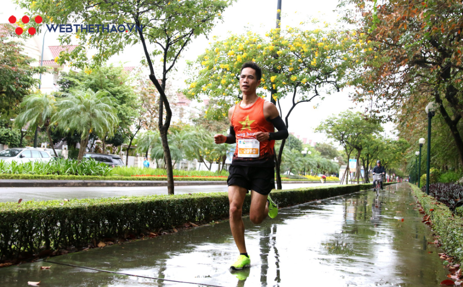 Hanoi Half Marathon 2018 - những khoảnh khắc đẹp - Ảnh 4.