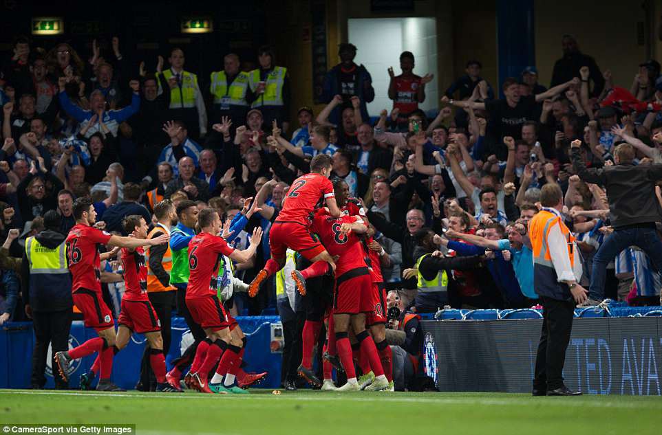 Video: Để Huddersfield cầm hòa, Chelsea gặp khó trong cuộc đua Top 4 - Ảnh 3.