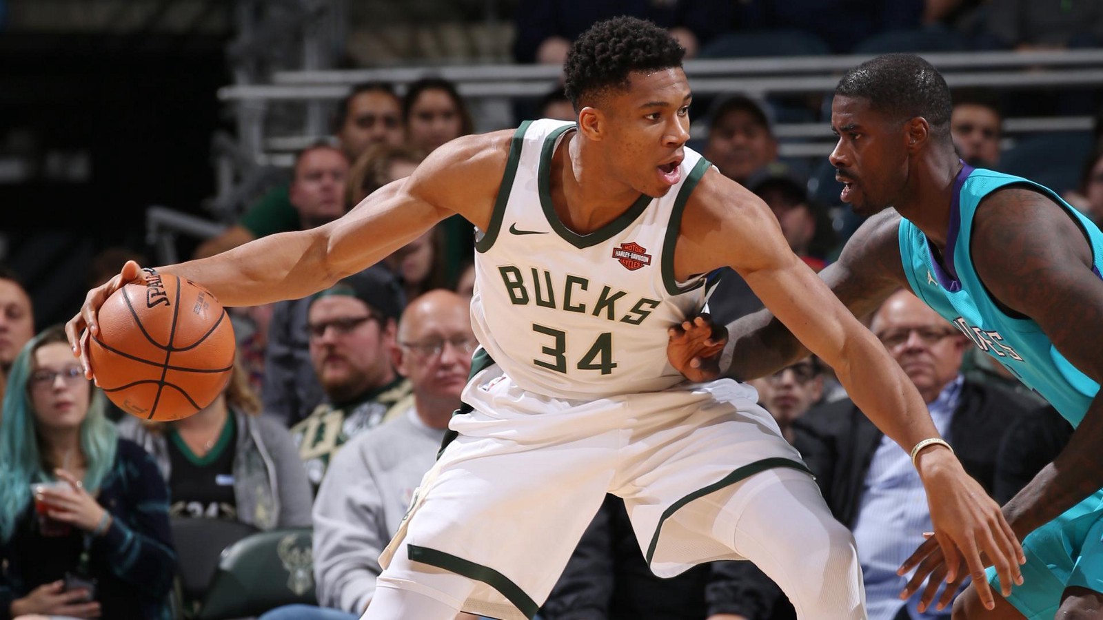 Cú dunk khủng nhất năm chính thức thuộc về thần Hy Lạp Antetokounmpo - Ảnh 2.