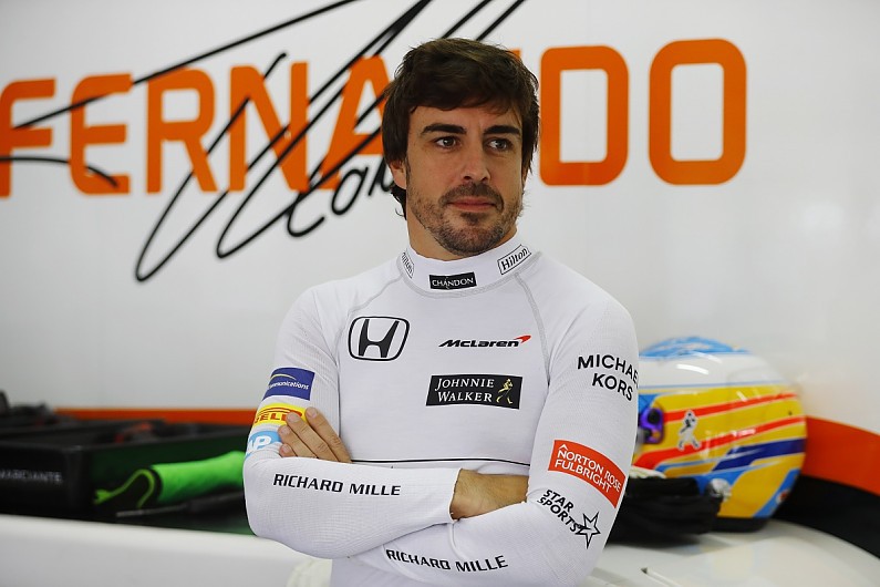 Fernando Alonso chuẩn bị đào thoát sang Mercedes? - Ảnh 1.
