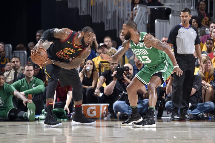 Màn trình diễn Slam Dunk Contest của LeBron như một gáo nước lạnh vào mặt Celtics tại game 3 - Ảnh 4.