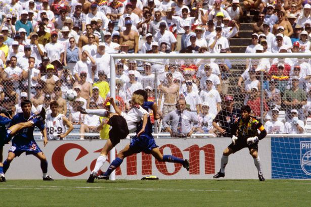 Video 50 bàn đẹp nhất lịch sử World Cup: Pha vô-lê ngẫu hứng của Klinsmann  - Ảnh 1.