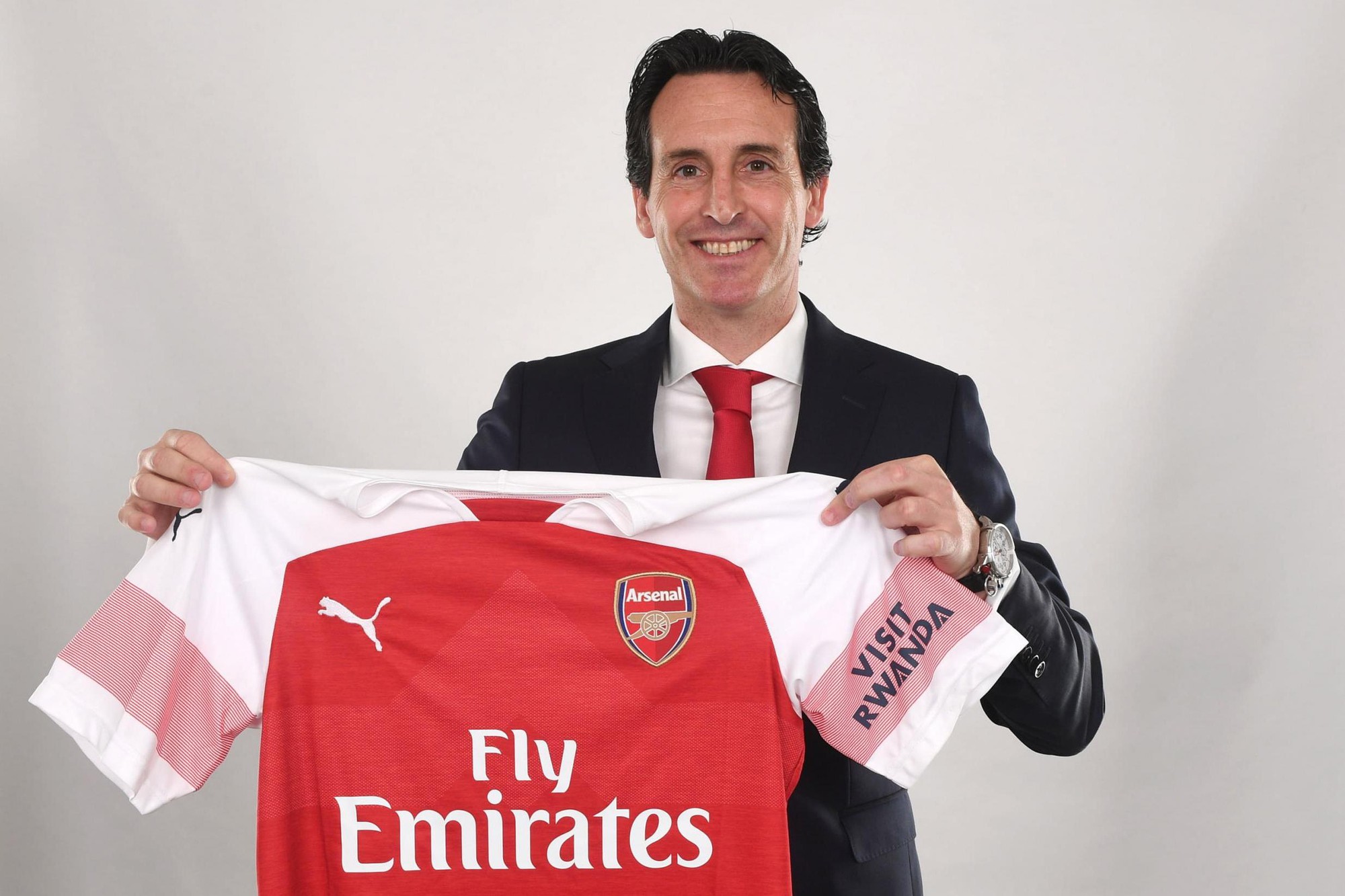 Hé lộ 3 ngôi sao BLĐ Arsenal làm quà tặng tân HLV Emery - Ảnh 1.