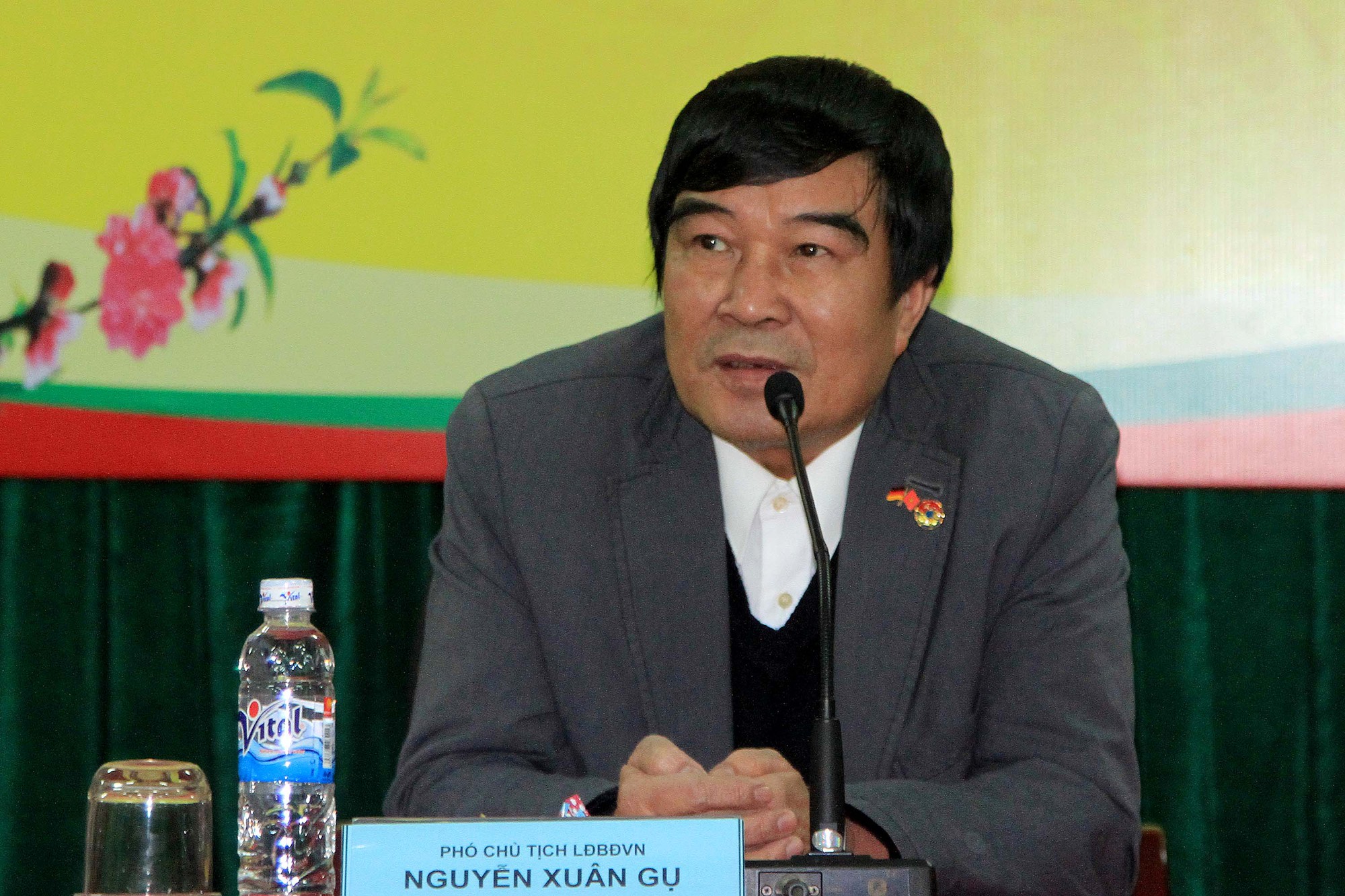 Ông Nguyễn Xuân Gụ nộp đơn từ chức tại VFF - Ảnh 1.