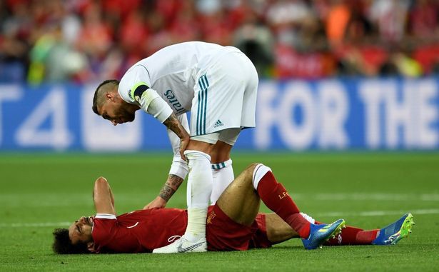 Báo giới, chuyên gia và cầu thủ phản ứng thế nào với pha vật Judo của Ramos khiến Salah mất chung kết Champions League? - Ảnh 4.