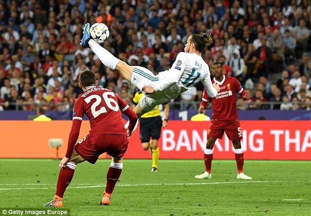 Cận cảnh so sánh hai pha xe đạp chổng ngược của Ronaldo và Gareth Bale - Ảnh 1.