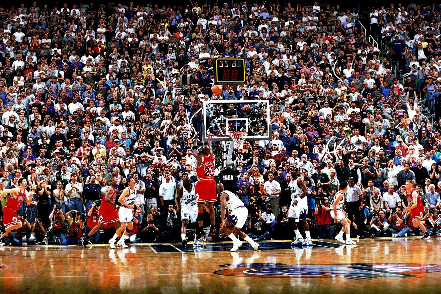 Đã là fan bóng rổ nhất định phải biết ý nghĩa 12 bức ảnh bất tử trong lịch sử NBA - Ảnh 23.
