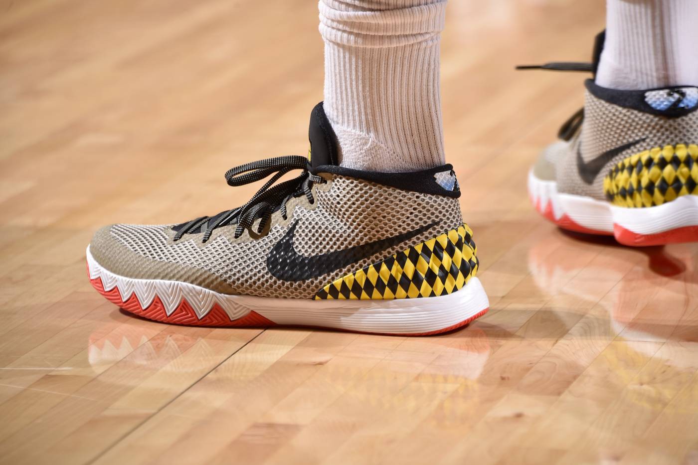 Chi tiết và đầy đủ các mẫu giày khủng của Thánh giày P.J. Tucker đã mang tại NBA Playoffs 2018 - Ảnh 13.