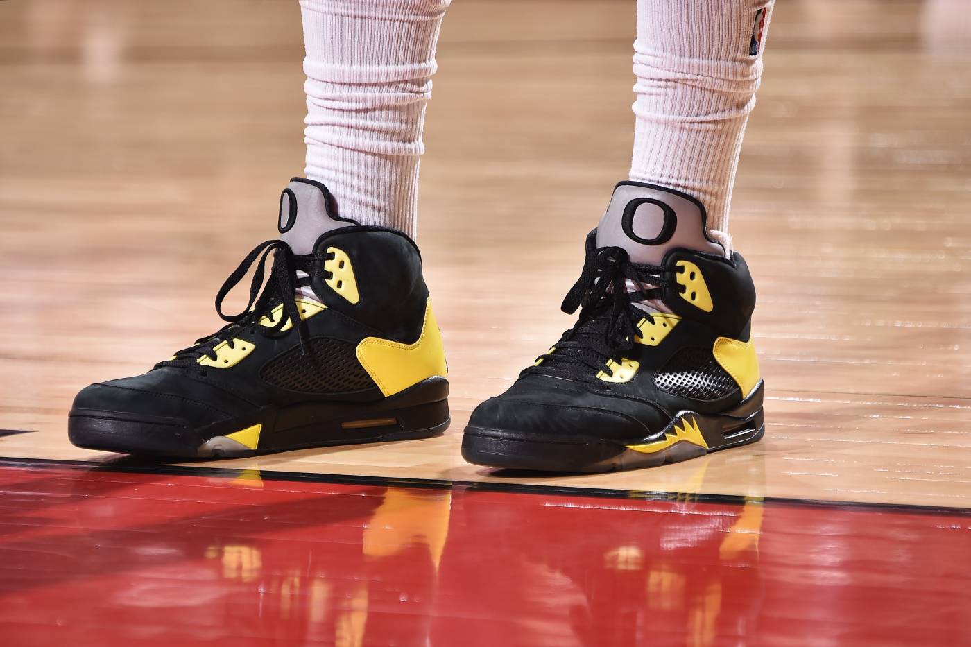 Chi tiết và đầy đủ các mẫu giày khủng của Thánh giày P.J. Tucker đã mang tại NBA Playoffs 2018 - Ảnh 14.