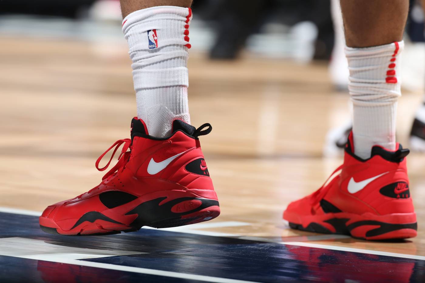 Chi tiết và đầy đủ các mẫu giày khủng của Thánh giày P.J. Tucker tại NBA Playoffs 2018 (kỳ 1) - Ảnh 8.