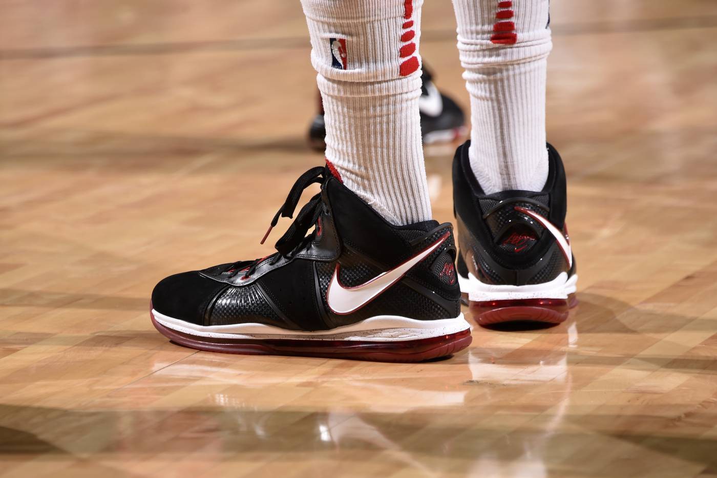 Chi tiết và đầy đủ các mẫu giày khủng của Thánh giày P.J. Tucker đã mang tại NBA Playoffs 2018 - Ảnh 18.
