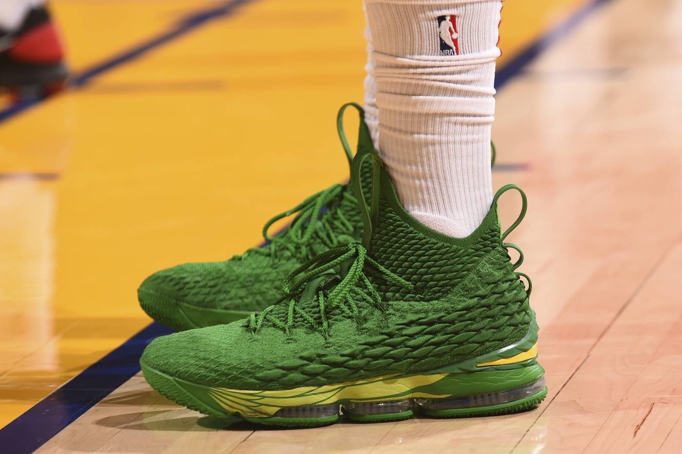 Chi tiết và đầy đủ các mẫu giày khủng của Thánh giày P.J. Tucker đã mang tại NBA Playoffs 2018 - Ảnh 25.