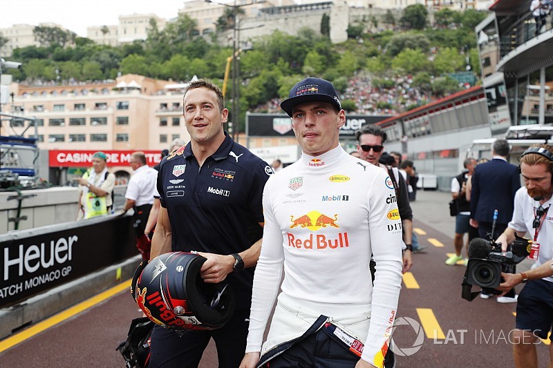 Trẻ trâu Max Verstappen quậy khiến cả lãnh đội Red Bull phát ớn - Ảnh 5.