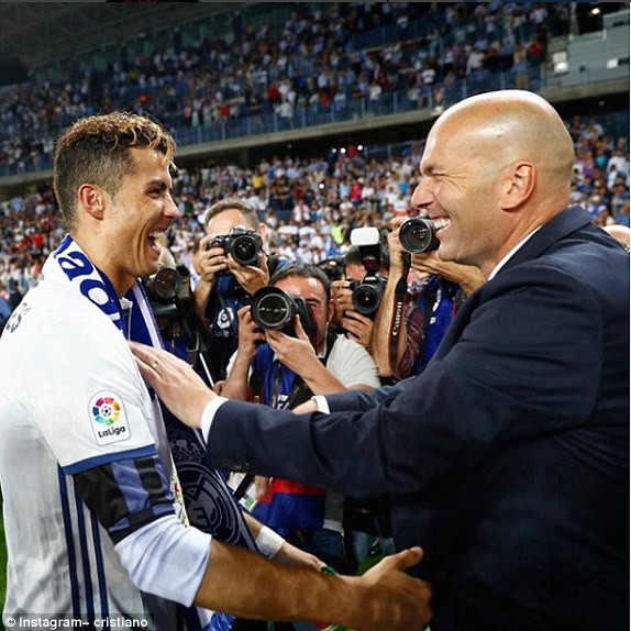 Giới truyền thông, cộng đồng mạng xã hội choáng váng thế nào về vụ Zidane chia tay Real Madrid? - Ảnh 4.