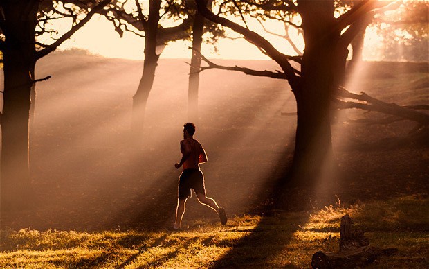 6 lợi ích tuyệt vời để bạn nhấc mông khỏi giường và chạy bộ buổi sáng - Ảnh 2.