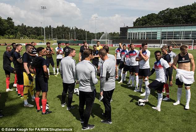 Tuyển Anh phải đá trong phòng xông hơi ở trận ra quân tại World Cup 2018 - Ảnh 1.