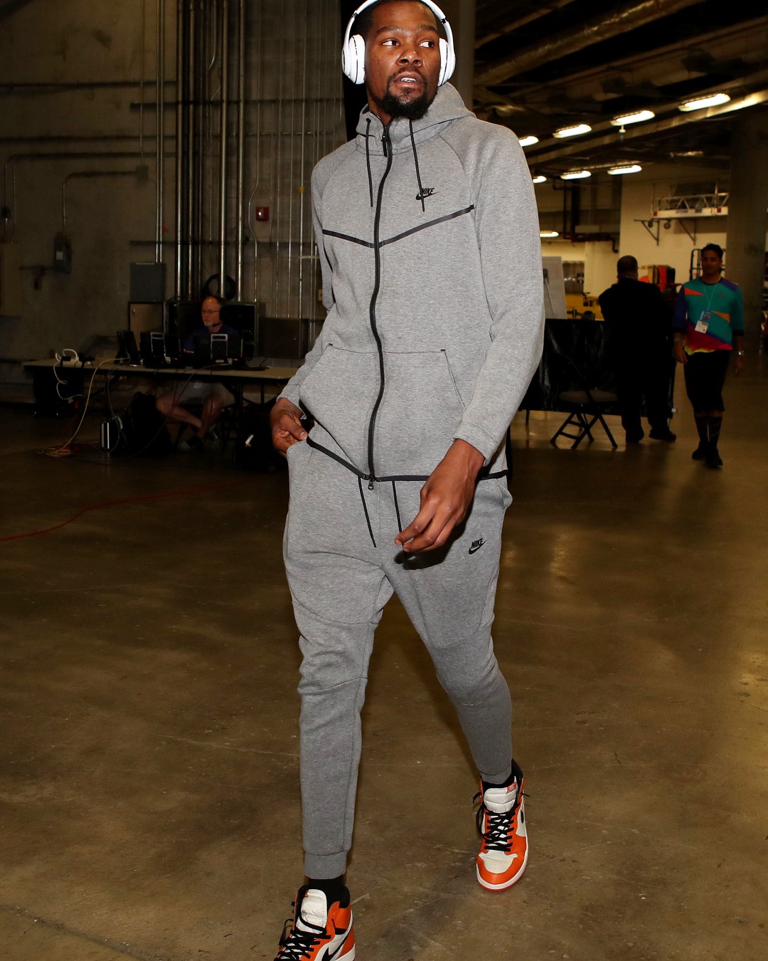 Kevin Durant tách biệt với thế giới lắm tiền của NBA bằng gu thời trang siêu giản dị - Ảnh 8.