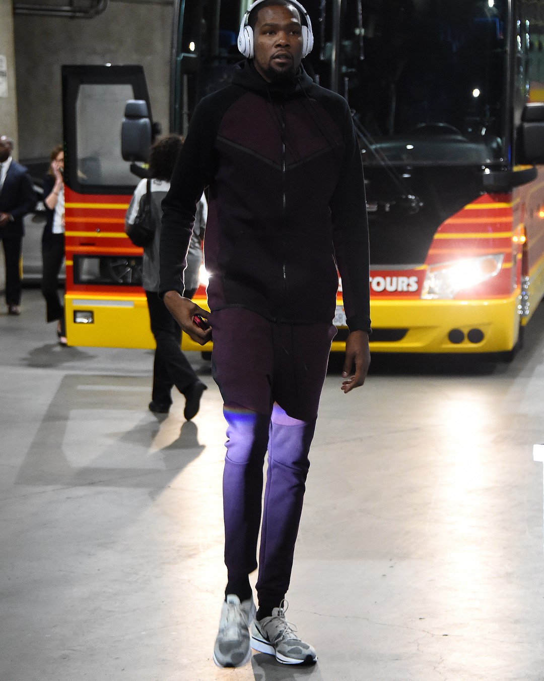 Kevin Durant tách biệt với thế giới lắm tiền của NBA bằng gu thời trang siêu giản dị - Ảnh 7.