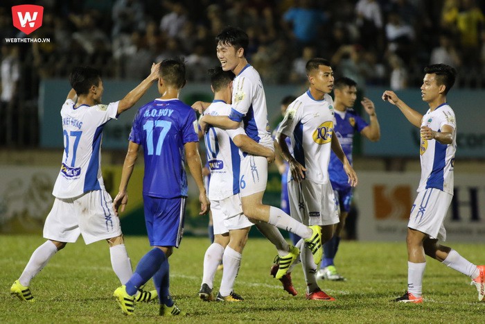 HAGL-Quảng Nam: Công Phượng tìm bàn thắng đầu tiên vào lưới các nhà ĐKVĐ ở V.League - Ảnh 1.