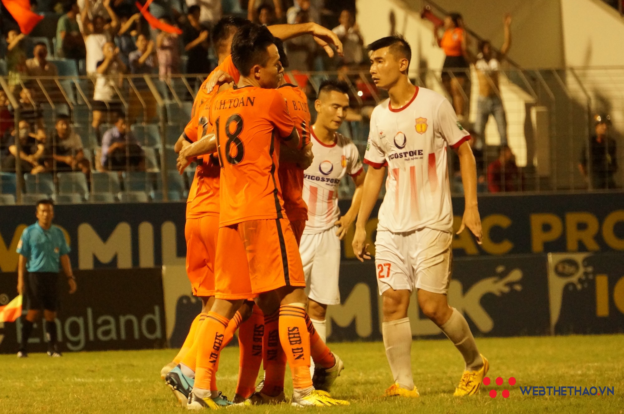 Hàng thủ tệ nhất V.League 2018, nguy cơ rớt hạng của Nam Định rất cao - Ảnh 3.