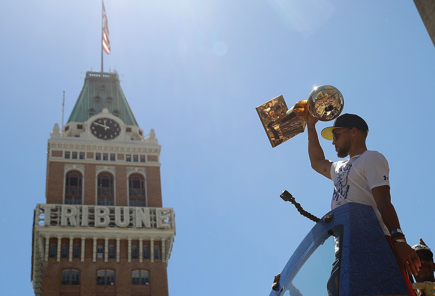  Chùm ảnh: Warriors diễu hành mừng chức vô địch NBA 2018 - Ảnh 1.