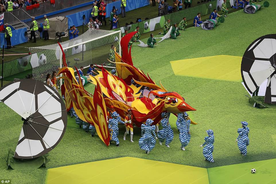 Lễ khai mạc World Cup 2018 đắm chìm trong sắc màu và âm nhạc  - Ảnh 7.
