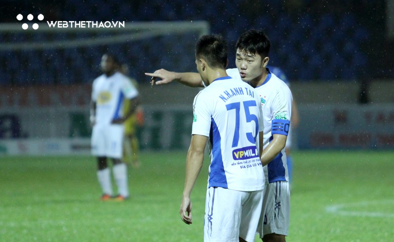 Đội hình tiêu biểu lượt đi V.League 2018: Văn Lâm, Xuân Trường, Duy Mạnh góp mặt - Ảnh 15.