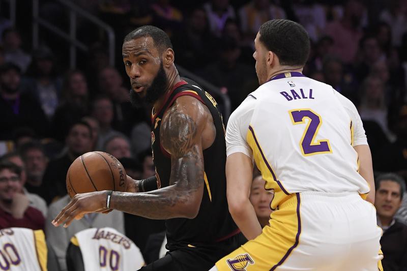 Bố Lonzo Ball không thích LeBron James đến Lakers - Ảnh 1.