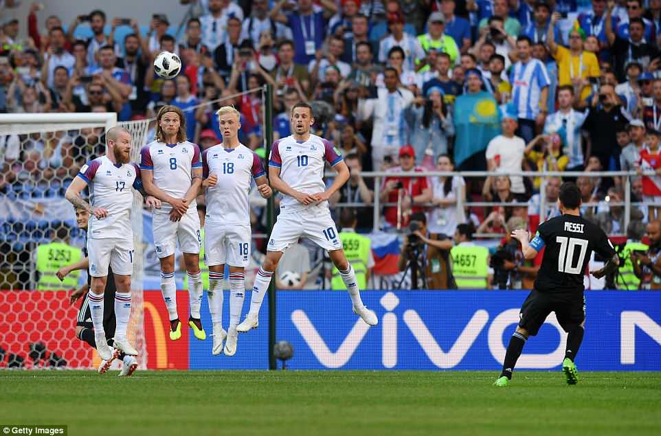 Choáng váng với những con số xù xì Messi vừa san bằng ở trận gặp Iceland - Ảnh 1.