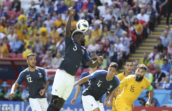 Pháp nhọc nhằn vượt qua Australia 2-1 theo kịch bản VAR - Ảnh 3.