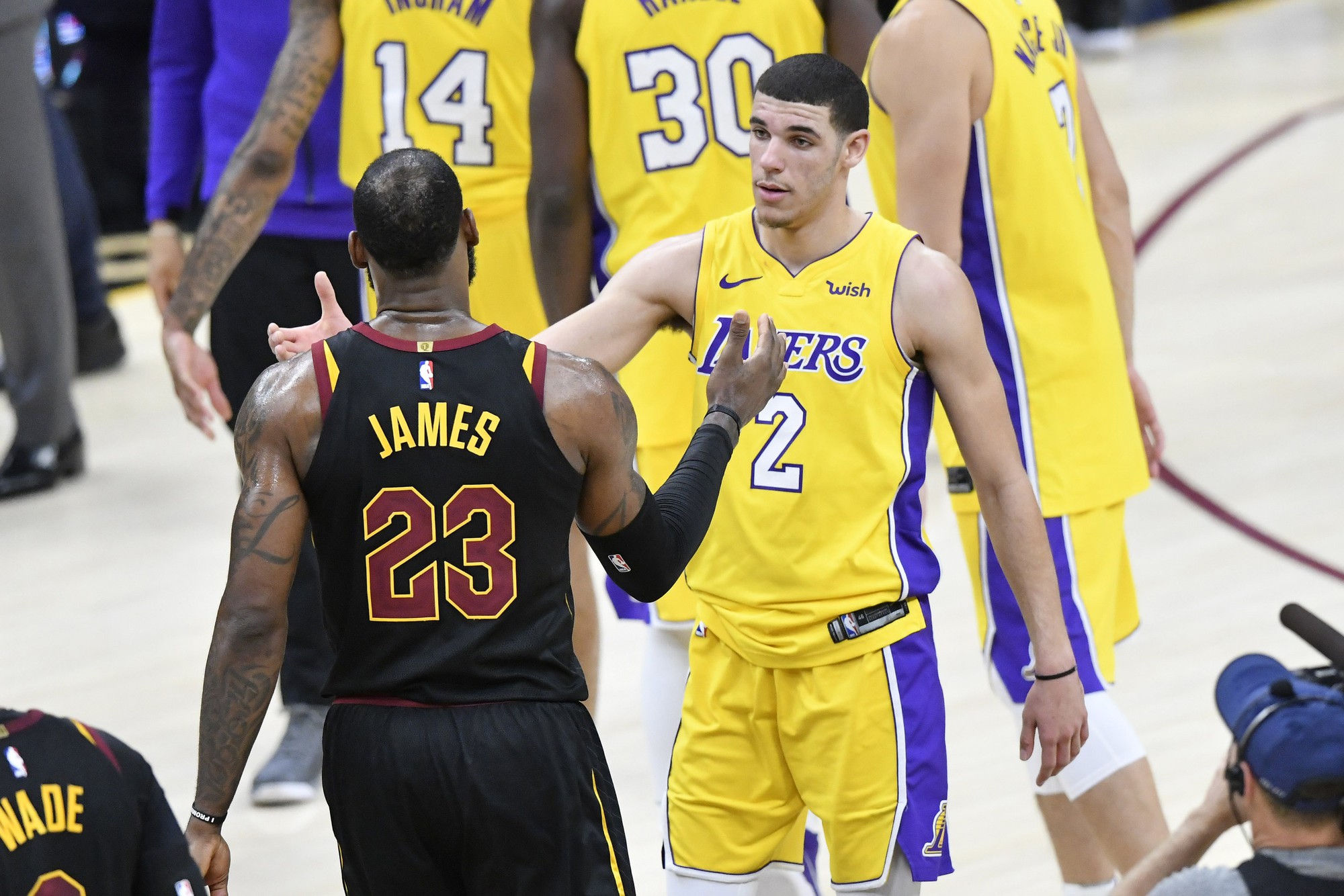 Nếu LeBron James đến Lakers, Lonzo Ball có thể sẽ trở thành vật tế thần - Ảnh 2.