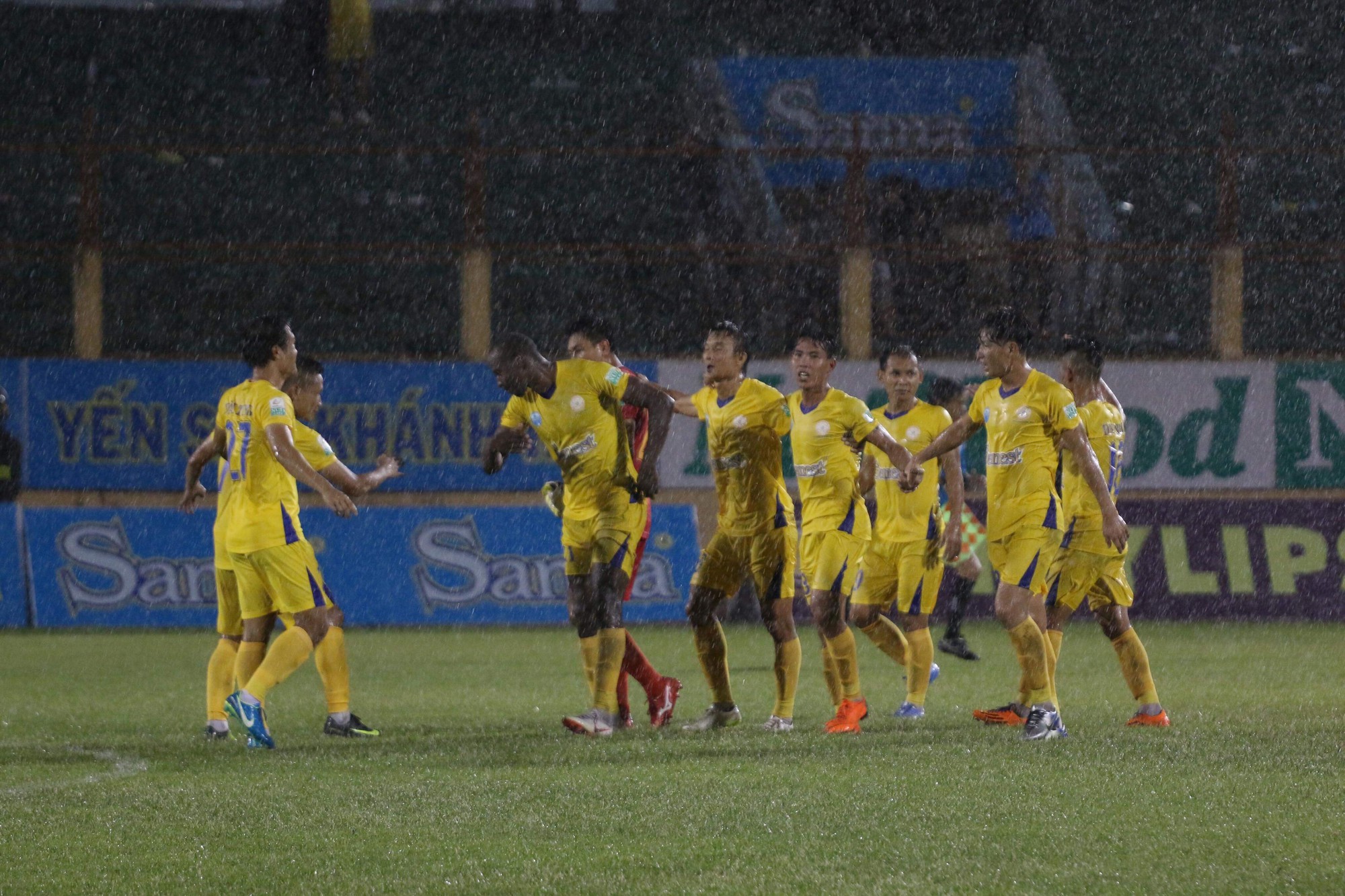 Quảng Nam tố trọng tài “cướp” hai điểm ở trận gặp S.Khánh Hòa BVN - Ảnh 2.
