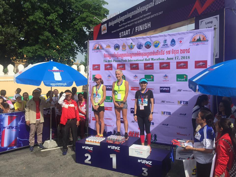Runner nữ U50 Việt Nam giành giải 3 Phnompenh Half Marathon 2018 - Ảnh 5.