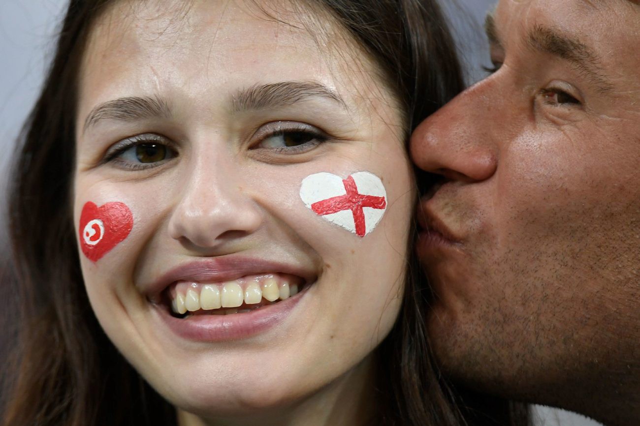 Chùm ảnh: Những nụ hôn say đắm lãng mạn ở World Cup 2018 - Ảnh 8.