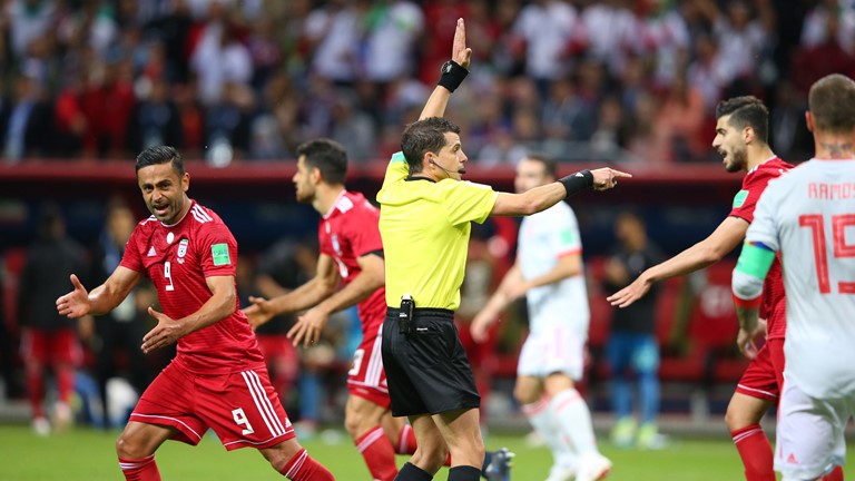 Diego Costa và VAR giúp Tây Ban Nha nhọc nhằn giành chiến thắng trước Iran - Ảnh 3.