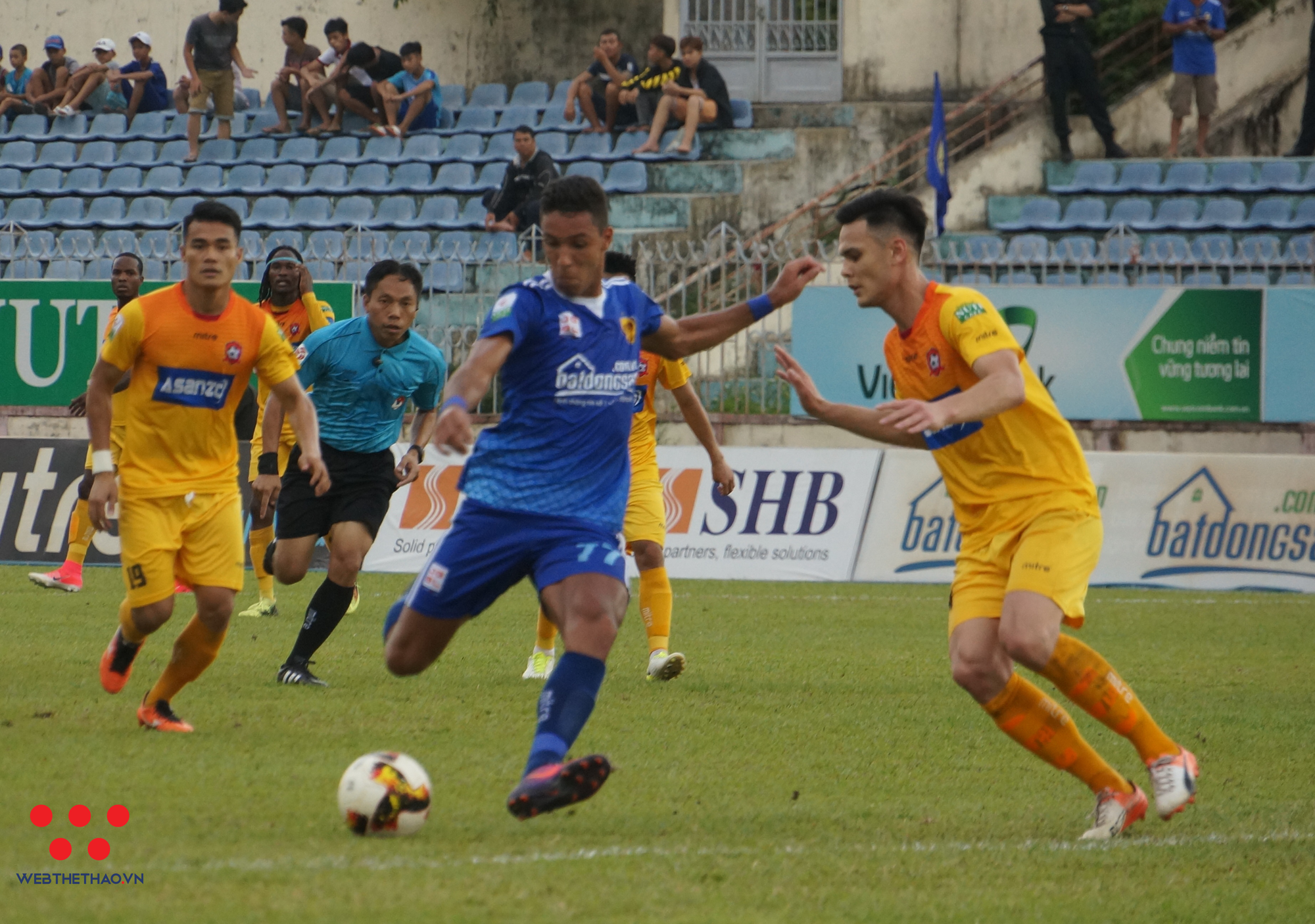 HLV Hoàng Văn Phúc: Xem World Cup rồi về xem V.League ngán cũng phải - Ảnh 2.