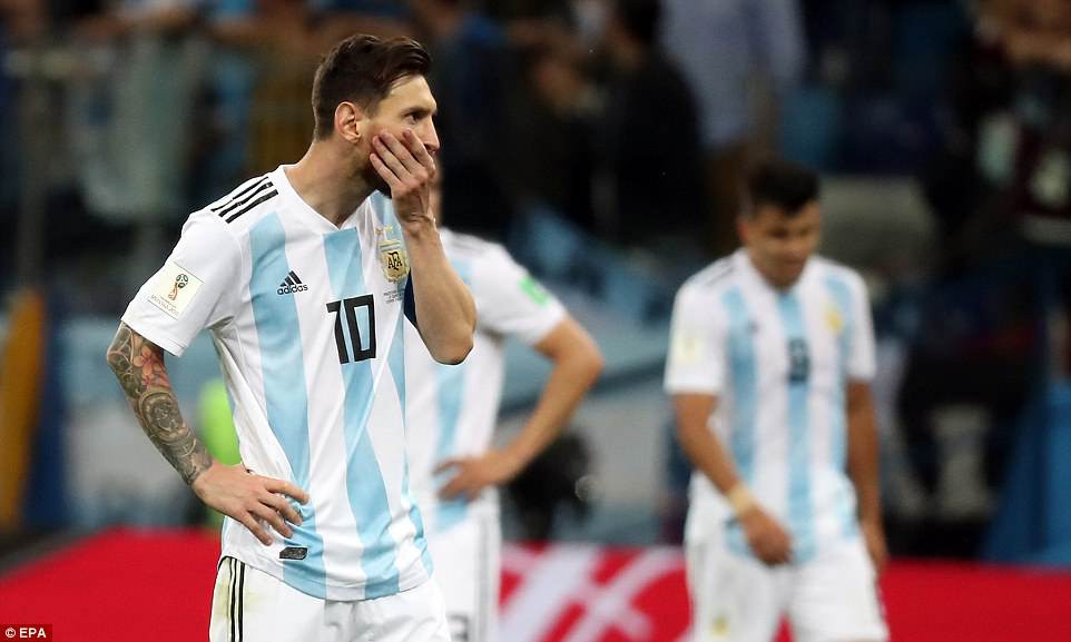 Lướt phây mùa World Cup: Argentina thua thảm, Messi lại bị bêu tên - Ảnh 1.
