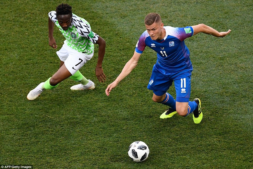 Musa tỏa sáng với cú đúp giúp Nigeria bất ngờ hạ gục Iceland  - Ảnh 2.