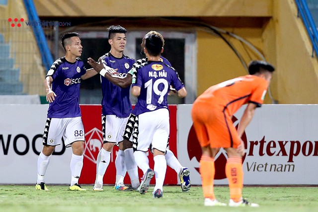 Sân Hàng Đẫy vắng vẻ vì World Cup trong ngày Hà Nội FC đè bẹp SHB.Đà Nẵng - Ảnh 3.