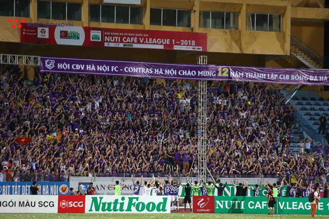 Sân Hàng Đẫy vắng vẻ vì World Cup trong ngày Hà Nội FC đè bẹp SHB.Đà Nẵng - Ảnh 7.