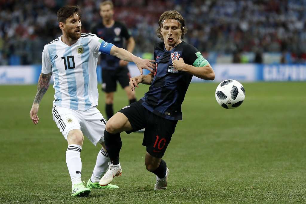 Cứ chơi như này, Modric sẽ vượt cả Ronaldo lẫn Messi giành Quả bóng vàng World Cup! - Ảnh 3.