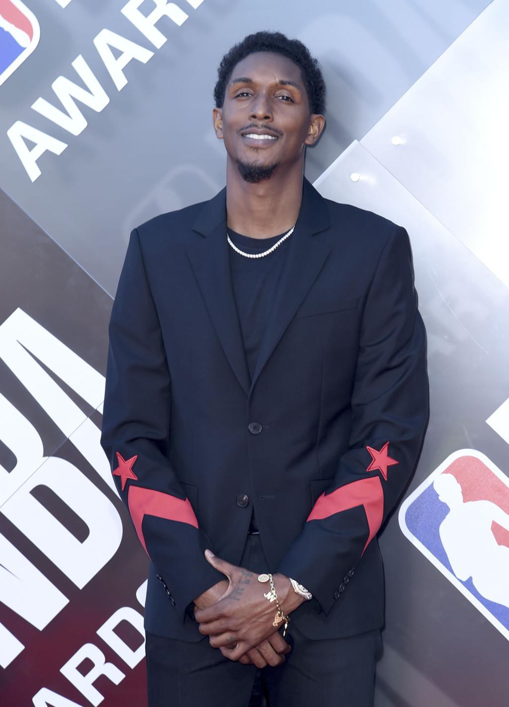 NBA Awards 2018 hỗn loạn vì phong cách thời trang của các sao - Ảnh 7.