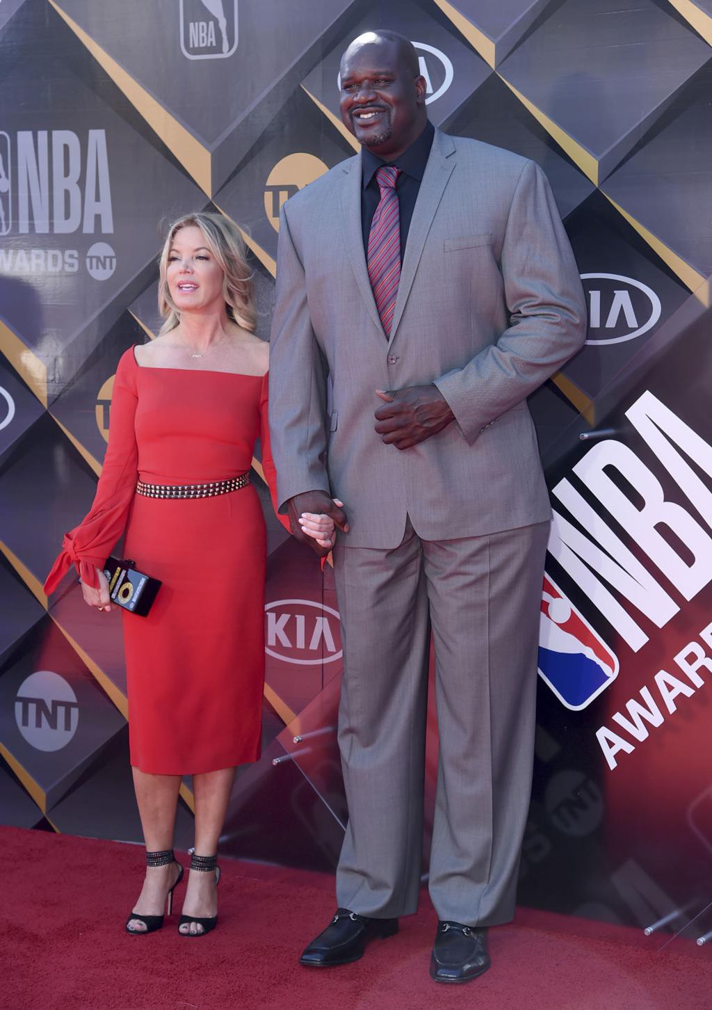NBA Awards 2018 hỗn loạn vì phong cách thời trang của các sao - Ảnh 12.