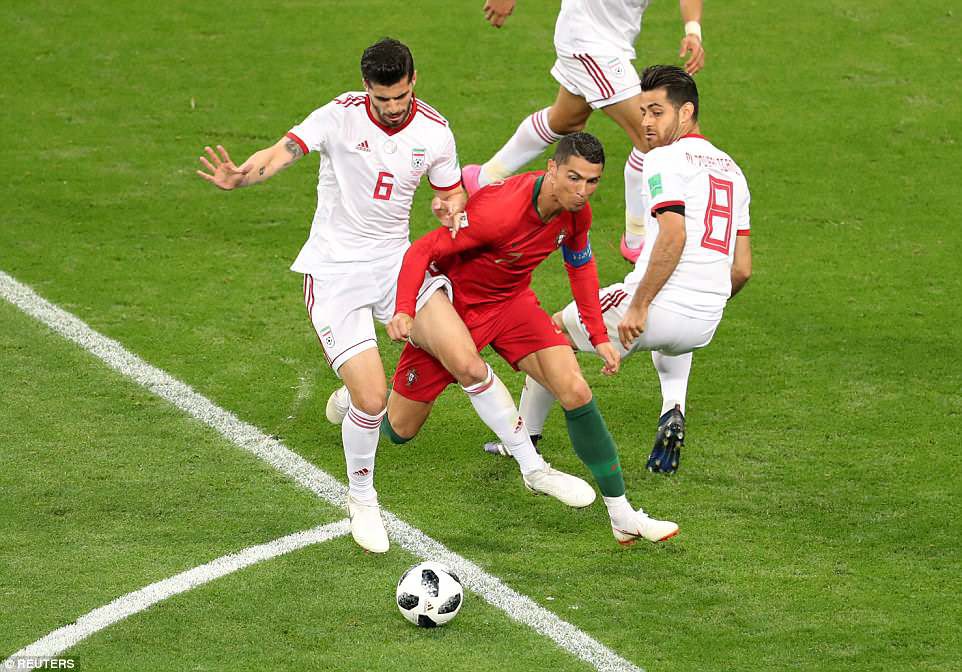 Ronaldo đá hỏng phạt đền, Bồ Đào Nha suýt bị loại trước Iran - Ảnh 4.